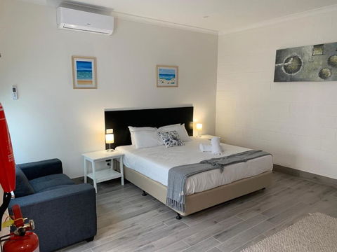 BENDIGO HIGH ST APARTMENTS With KING BED-COURTYARD-KITCHEN-REFURBISHED 2022 - Accommodation Newcastle 0