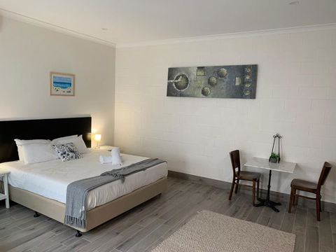 BENDIGO HIGH ST APARTMENTS With KING BED-COURTYARD-KITCHEN-REFURBISHED 2022 - Accommodation Newcastle 2