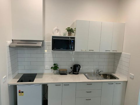 BENDIGO HIGH ST APARTMENTS With KING BED-COURTYARD-KITCHEN-REFURBISHED 2022 - Accommodation Newcastle 1