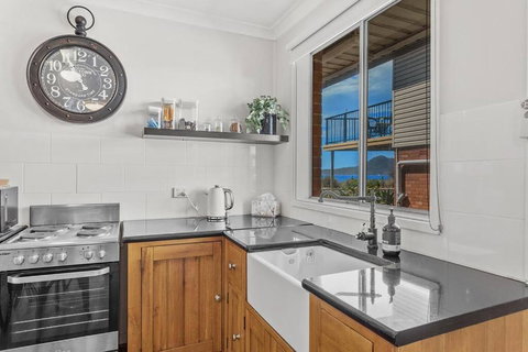 Berrigal 4 Beachfront - Accommodation Newcastle 3