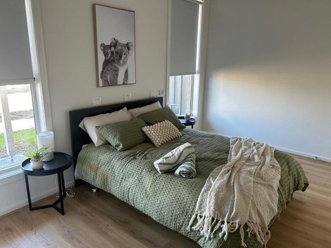 Beveridge Bliss Retreat - Accommodation Newcastle 0