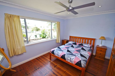 Billys On Main 44 Main Street - Accommodation Newcastle 4