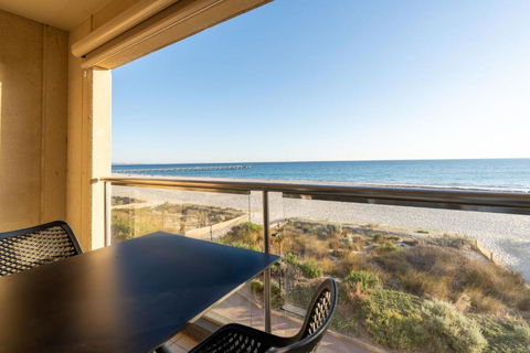 Belle Escapes - Sunset Views At The Bay - Accommodation Newcastle 0