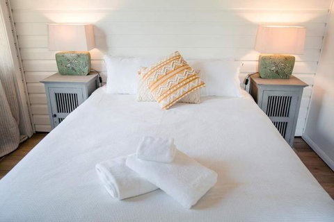 Birdsong Train Carriage Cabins - Accommodation Newcastle 1