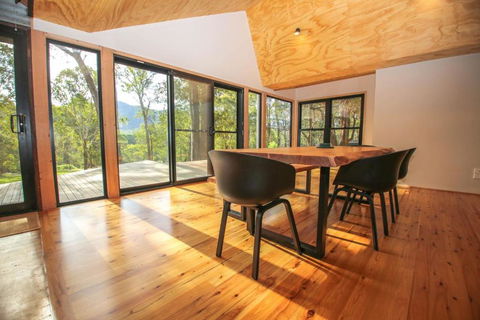 Black Mamba House - Accommodation Newcastle 0