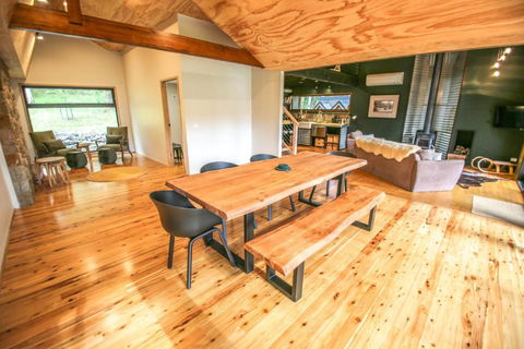 Black Mamba House - Accommodation Newcastle 1