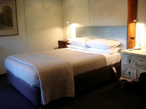 Black Sheep Inn - Accommodation Newcastle 2