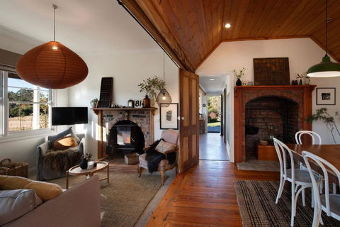 Blacksmiths Cottage - Accommodation Newcastle 2