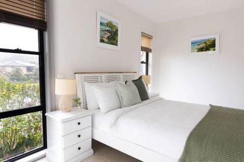CABA17 - Waterfront Home With A Pool! - Accommodation Newcastle 3
