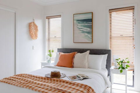 CABA17 - Waterfront Home With A Pool! - Accommodation Newcastle 4