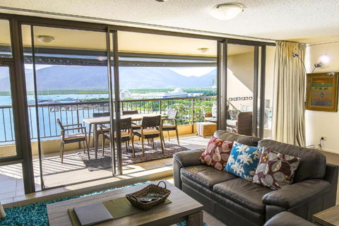 Cairns Aquarius - Accommodation Newcastle 2