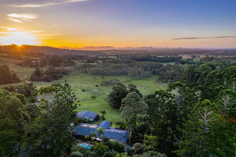 Cape Byron Villa 8 - A Charming Hinterland Escape - Accommodation Newcastle 2