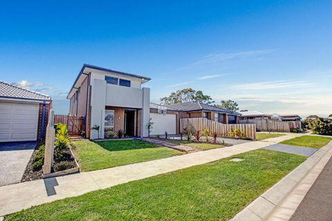 Captains Hideaway - Accommodation Newcastle 2