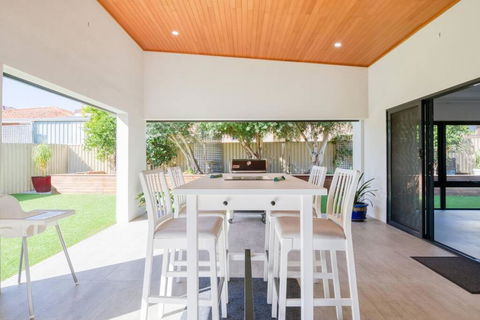 Casa Corella - Accommodation Newcastle 0