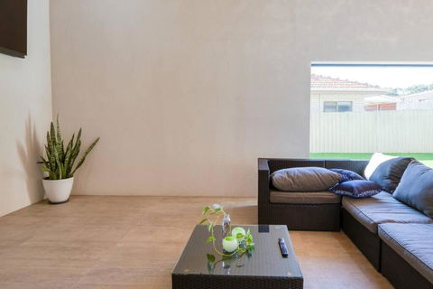 Casa Corella - Accommodation Newcastle 4