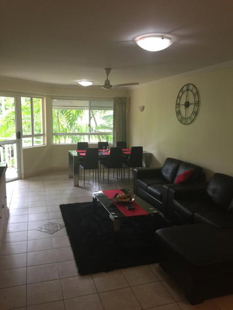 Cairns Golf Course Apartment - Accommodation Newcastle 3