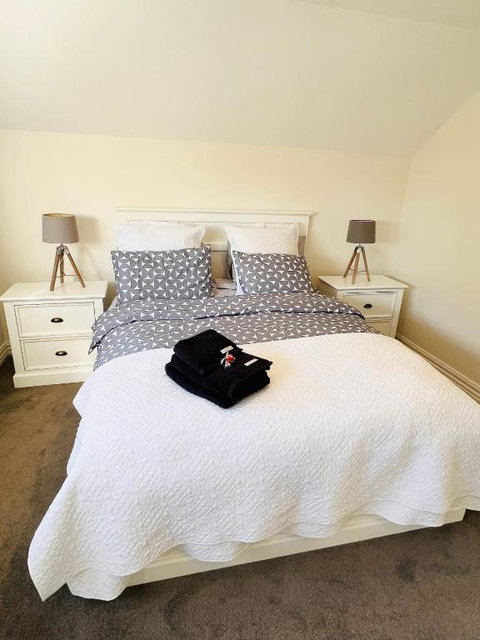 Casa Del Largo - Accommodation Newcastle 2