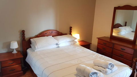 Cedar Lookout - Accommodation Newcastle 3