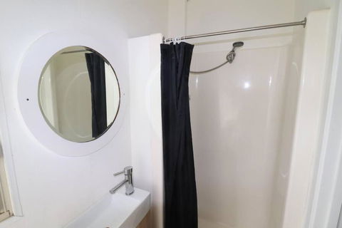 Cedric Cottage - Accommodation Newcastle 3