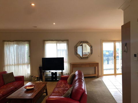 Central Apartment - Accommodation Newcastle 0