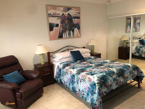 Central Apartment - Accommodation Newcastle 2