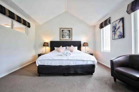 Central Hobart - Beautiful Apartment - Accommodation Newcastle 0