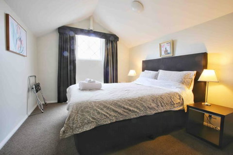 Central Hobart - Beautiful Apartment - Accommodation Newcastle 2