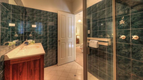 Chalets Lumineux - Accommodation Newcastle 4