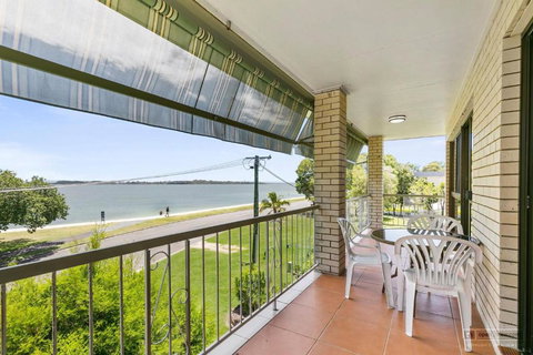 Channel Views - Accommodation Newcastle 3