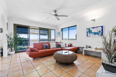 Channel Views - Accommodation Newcastle 4