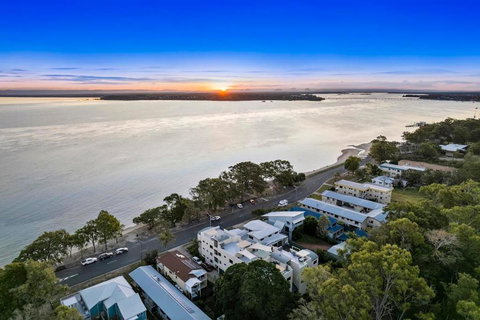 Channel Views - Accommodation Newcastle 1