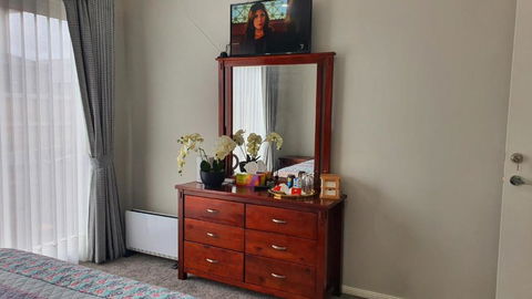 Charm Villa - Accommodation Newcastle 4