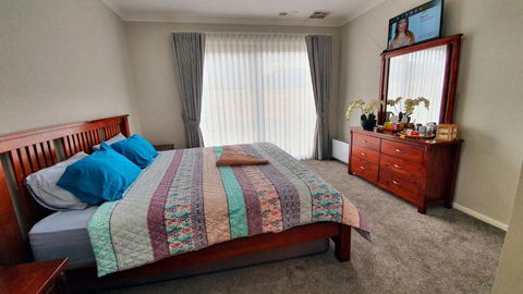 Charm Villa - Accommodation Newcastle 3