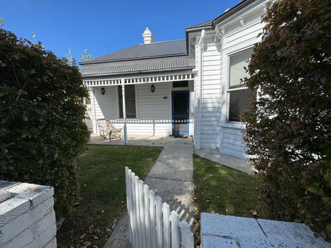 Chevignon - Accommodation Newcastle 0