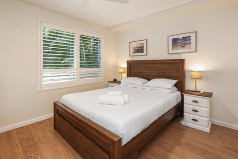 Chic 2-Bed Dee Why Haven With Backyard & BBQ - Accommodation Newcastle 1