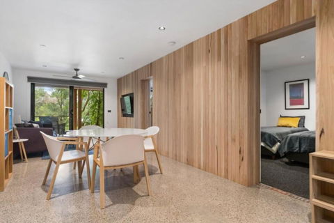 Chic Beach Studio - Accommodation Newcastle 2