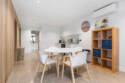 Chic Beach Studio - Accommodation Newcastle 3