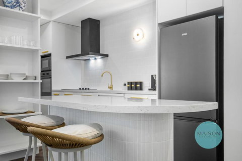 Chic Honeysuckle Apartment - Accommodation Newcastle 4