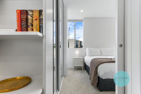 Chic Honeysuckle Apartment - Accommodation Newcastle 3