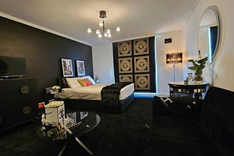 Chic Toorak Studio - Accommodation Newcastle 0