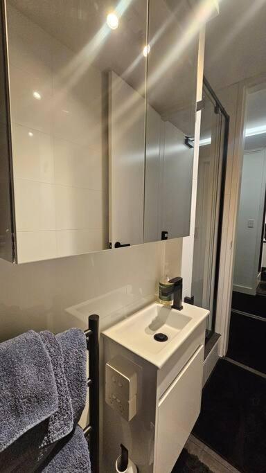 Chic Toorak Studio - Accommodation Newcastle 2
