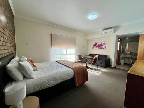 City Colonial Motor Inn - Accommodation Newcastle 2