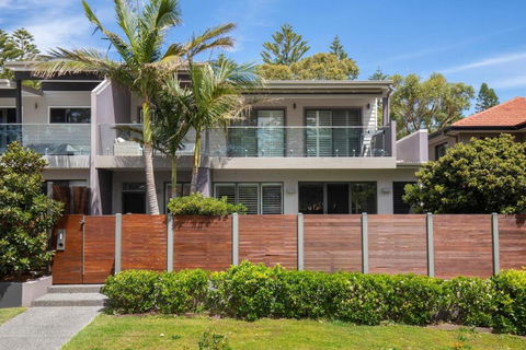 Clifftop On Cowlishaw - A Redhead Beach Retreat - Accommodation Newcastle 0