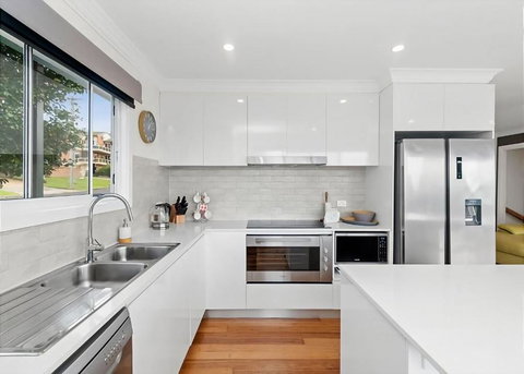 Cloud 9 At Batehaven - Accommodation Newcastle 2