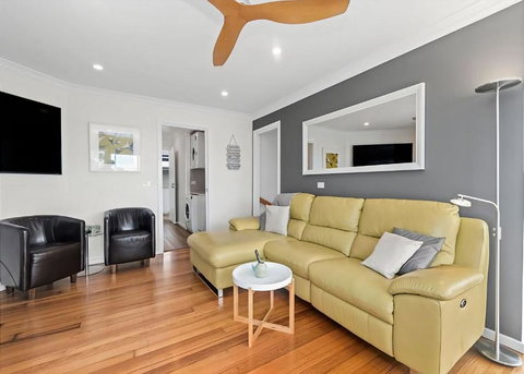 Cloud 9 At Batehaven - Accommodation Newcastle 4