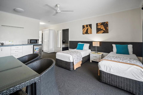 Colonial Palms Motor Inn - Accommodation Newcastle 2