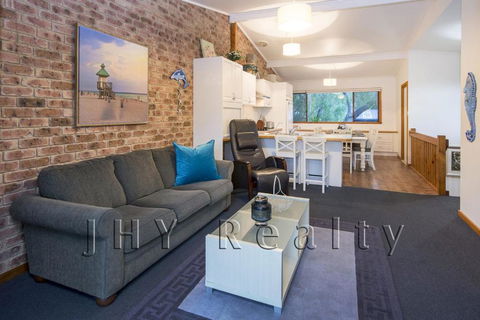 Coastal Cottage - Accommodation Newcastle 2