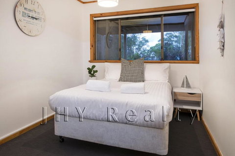 Coastal Cottage - Accommodation Newcastle 4