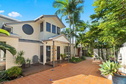 Coco Palms - Accommodation Newcastle 4