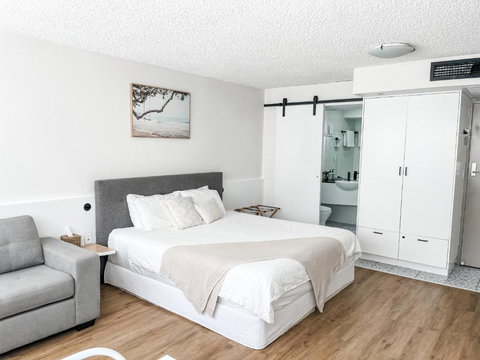 Coastal Calm Studio - A Private Studio With A Personal Touch - Accommodation Newcastle 0